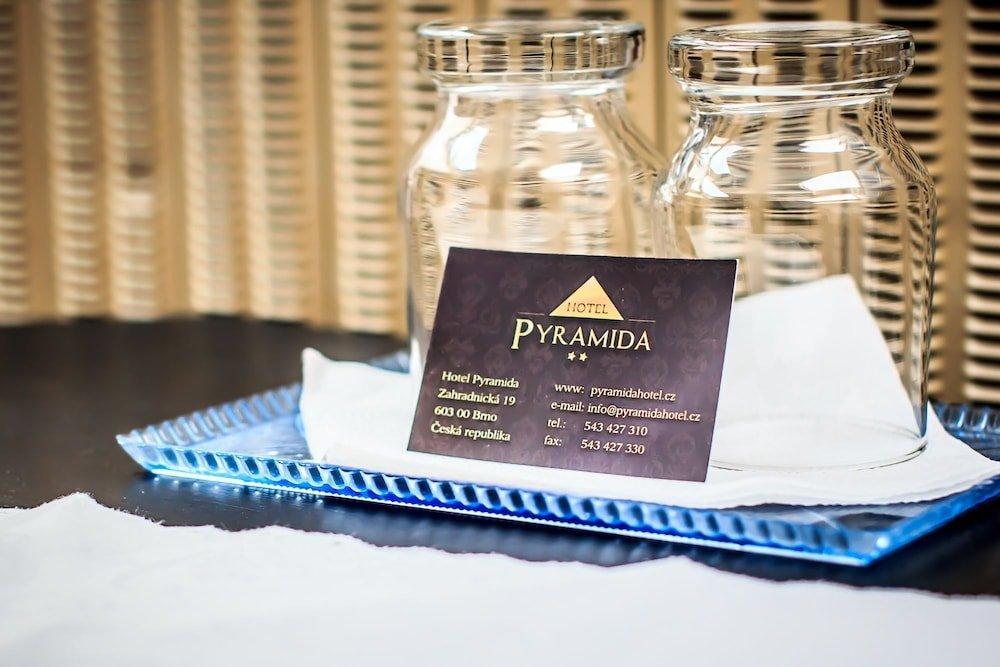 Hotel Pyramida Brno Exterior foto