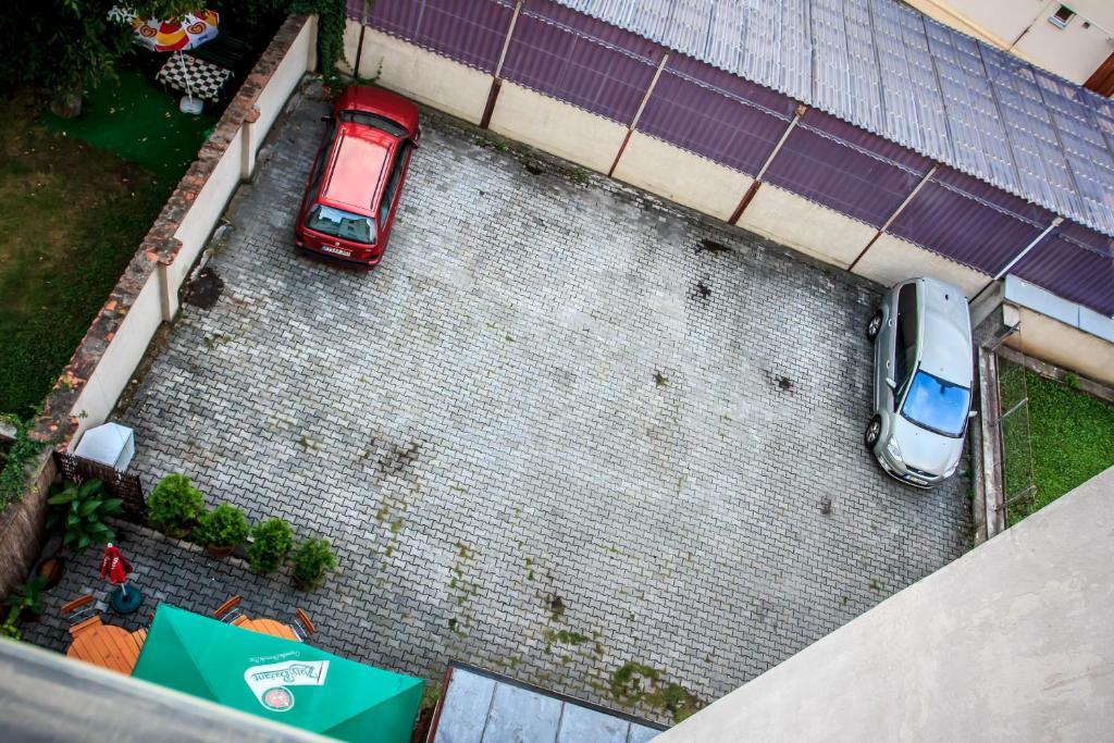Hotel Pyramida Brno Exterior foto