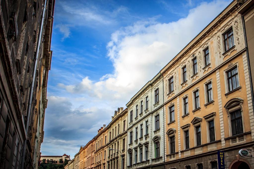 Hotel Pyramida Brno Exterior foto