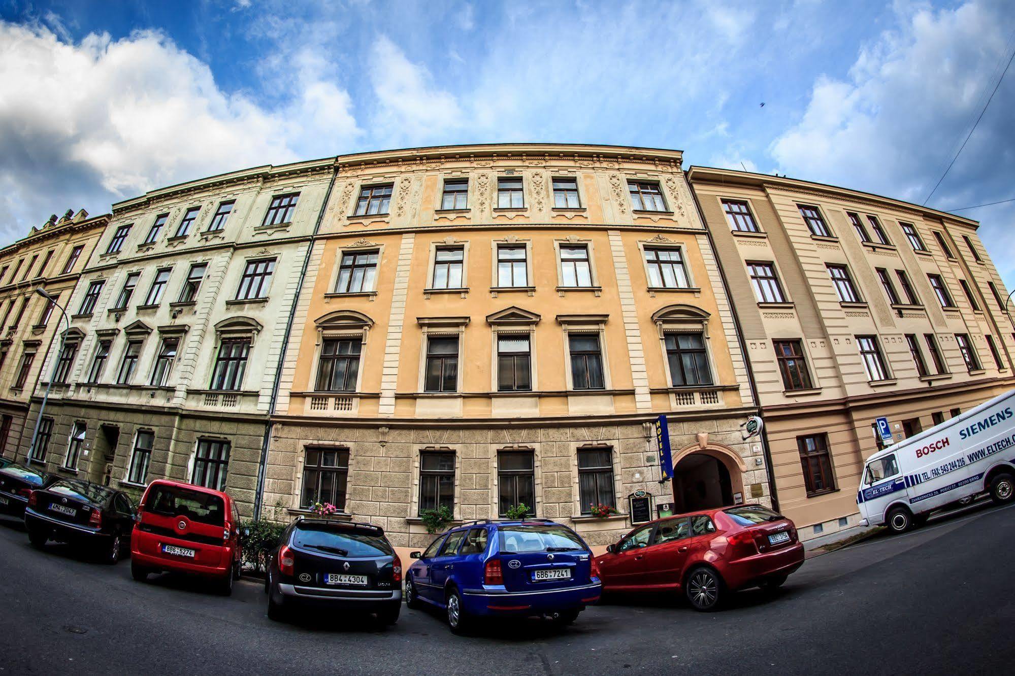 Hotel Pyramida Brno Exterior foto