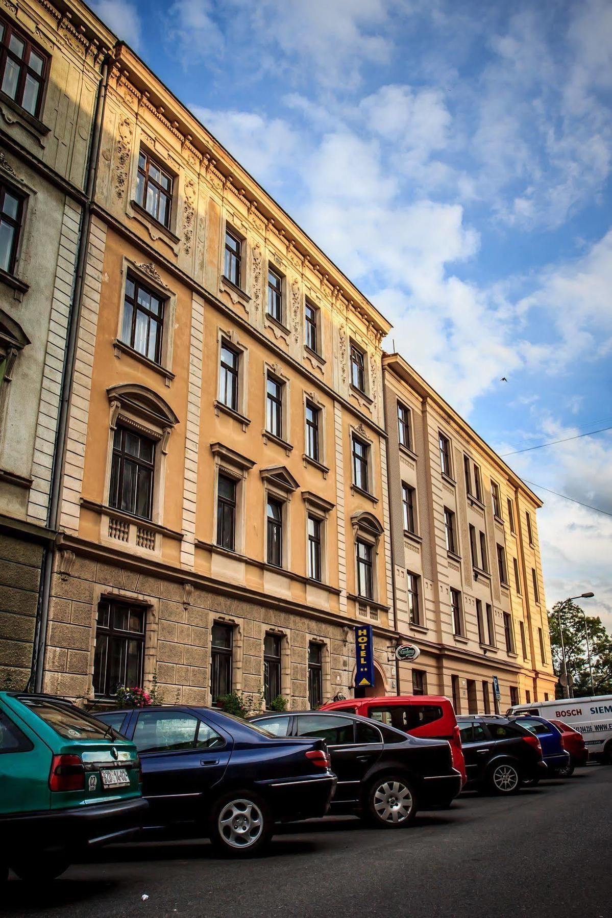Hotel Pyramida Brno Exterior foto