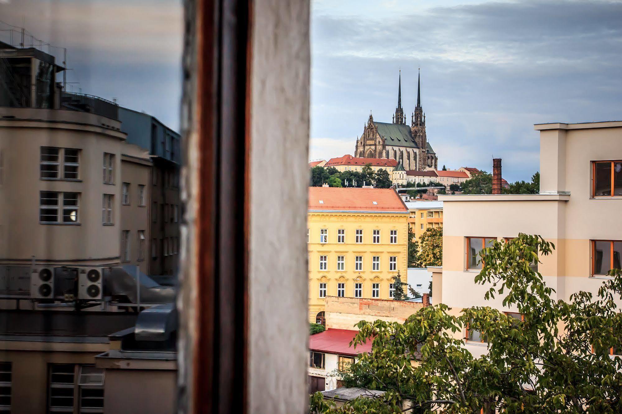Hotel Pyramida Brno Exterior foto